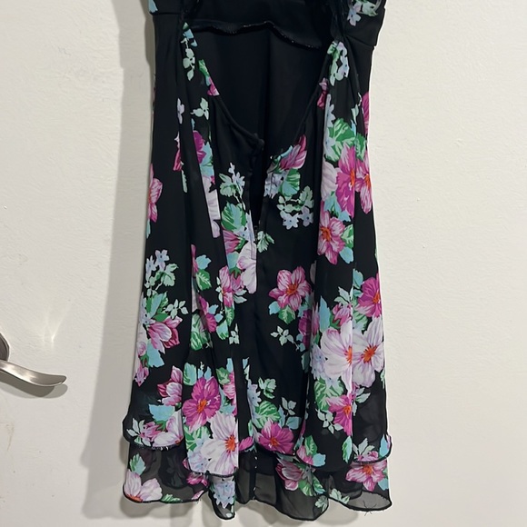 Dress - Picture 5 of 7